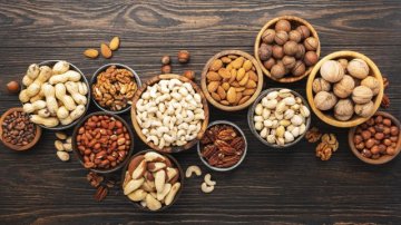 zmes orechov prospešných pre zdravie obsahujúce množstvo vitamínov a minerálov