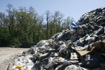 10 rokov v Senci = 600.000m3 odpadu.